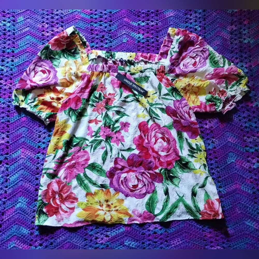 Unique Spectrum Women's 2x Floral Rose Blouse